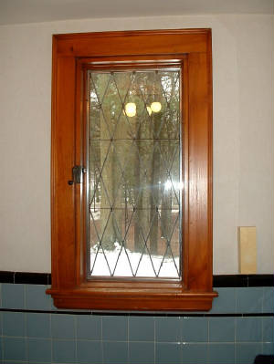 125mhp_halfbath_window_x560.jpg