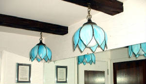 125mhp_masterbath_tiffanylamps_x560_cropped.jpg