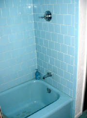 125mhp_masterbath_tub_fullwall_droppedceiling_light-exdeeptub_x560.jpg