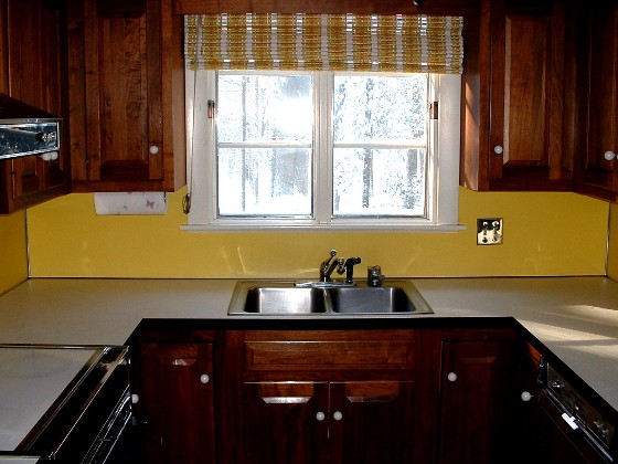 125mhp_kitchen1a_560p.jpg