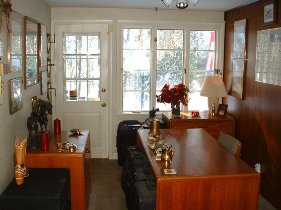125mhp_office_x560.jpg